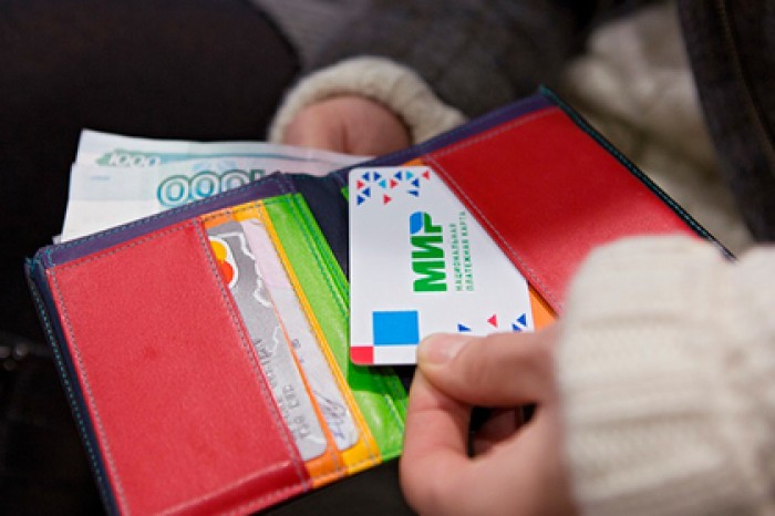 Россияне отказались от карточек «Мир» из-за религии