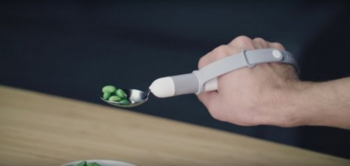 Ученые создали браслет, спасающий от тремора рук