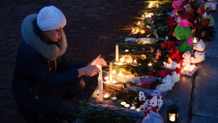 В Барнауле простились с детьми, погибшими с отцом при пожаре в ТЦ "Зимняя вишня"