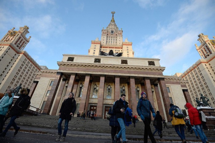 В МГУ посмотрели на струю из дыры