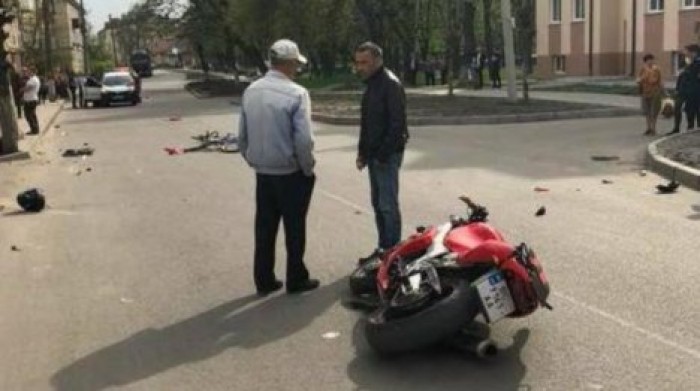 Во Львовской области мотоциклист въехал в толпу людей, пятеро пострадали