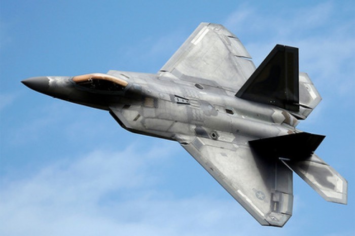 Назван победитель боя Су-57 и F-22