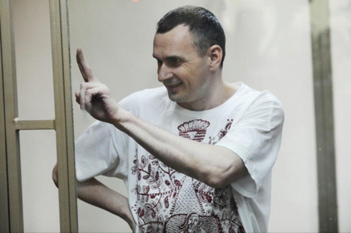 Объявивший голодовку украинский режиссер согласился на поддерживающую терапию