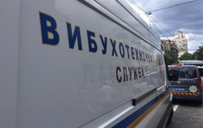 В Киеве эвакуировали тысячу человек с рынка из-за звонка о бомбе