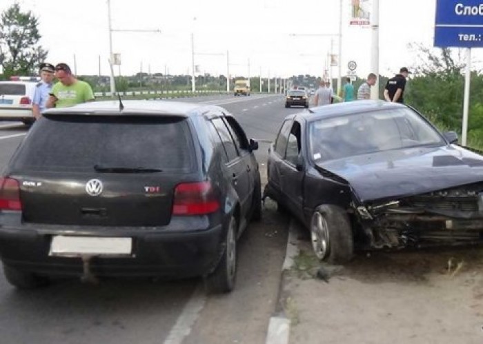ДТП в Приднестровье: водитель не справился с управлением протаранил ограду и другое авто