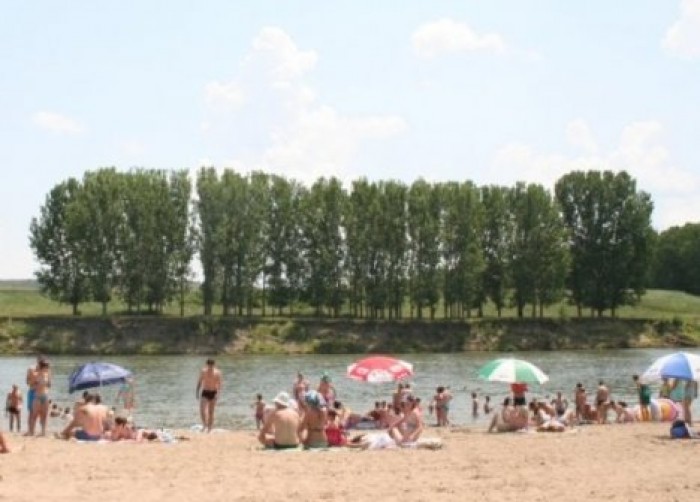 Эксперты: вода в Днестре не пригодна для купания