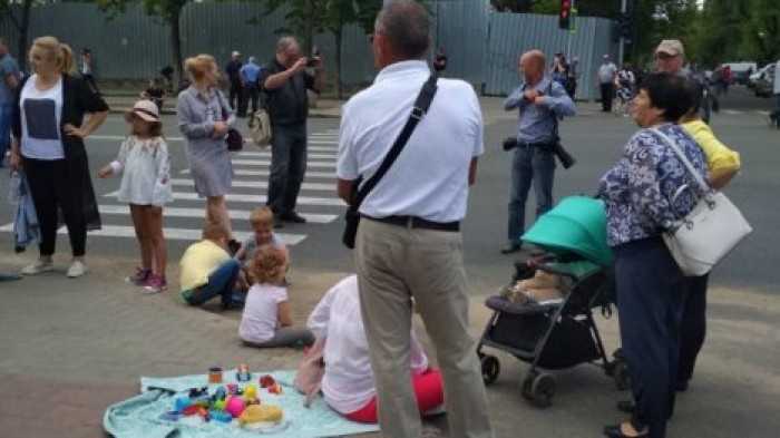 Юристы обеспокоены участием детей в столичных акциях протеста