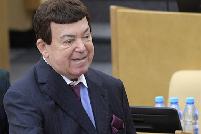Кобзон поддержал пожелавшего отдать Крымский мост Ефремова