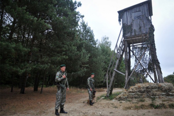 На Западной Украине вооруженные люди напали на пограничников