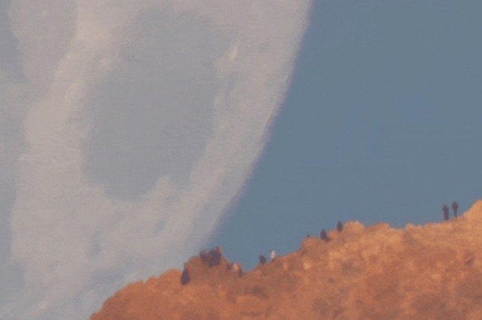 Падение Луны на Землю показали на видео