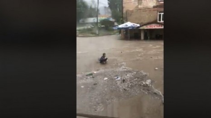 Потоп в Кишиневе: затруднено движение на столичных улицах