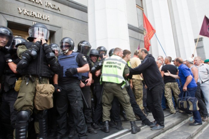 Разъяренные афганцы и шахтеры пошли на штурм Верховной рады