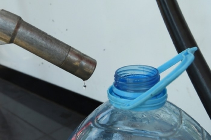 Россиянам предрекли цену в 100 рублей за литр бензина