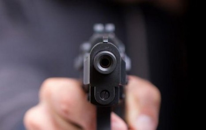 В Челябинске мужчина начал стрелять по ученикам школы, потому что они бегали по гаражам