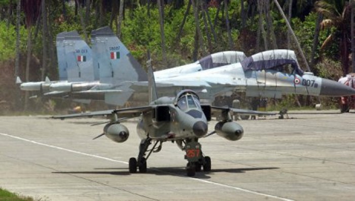 В Индии разбился боевой самолет, пилот погиб