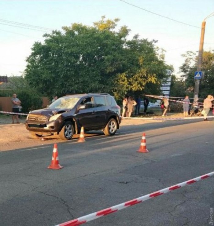 В Одессе внедорожник сбил девушку с ребенком