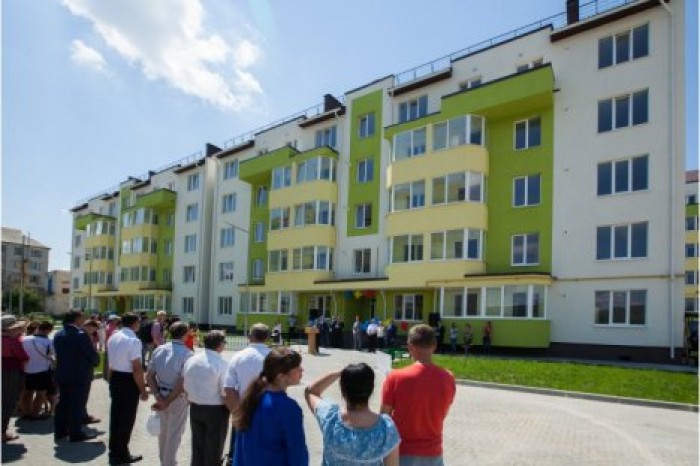 Десятки многодетных семей и молодых специалистов получат соцжилье в Ниспоренах