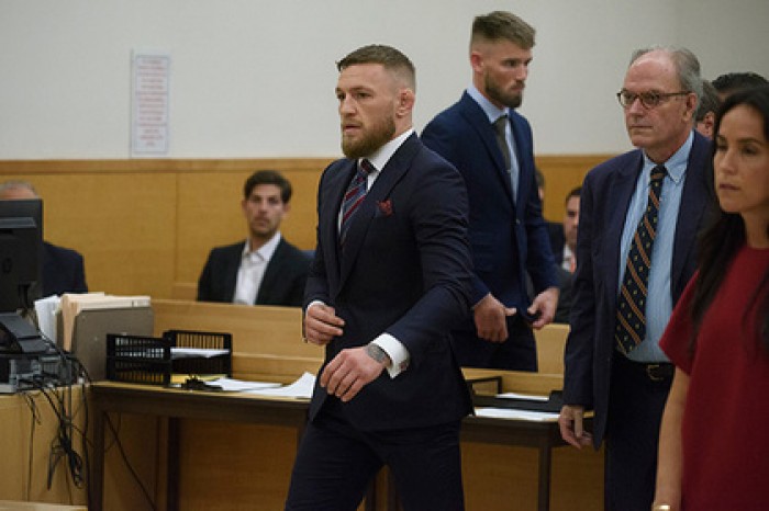 Макгрегора наказали за нападение на автобус с бойцами UFC