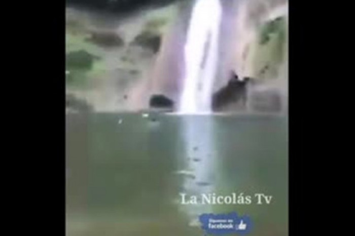 Прыгнуть с водопада.