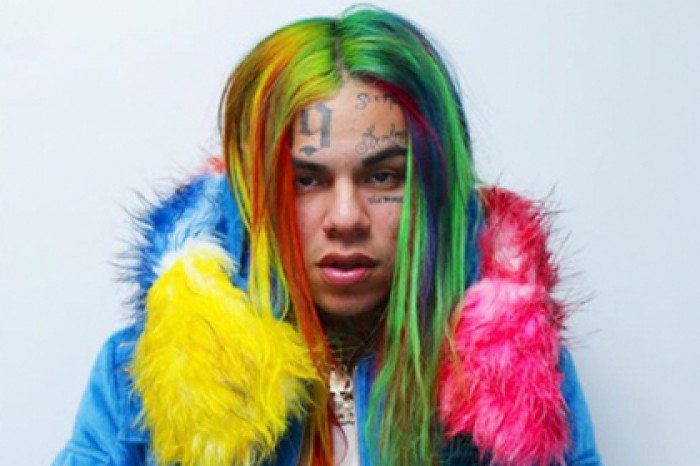 «Неприкасаемого» рэпера Tekashi69 избили и похитили вооруженные грабители