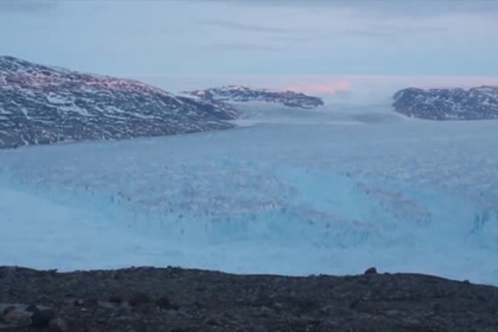 От Гренландии откололся гигантский айсберг