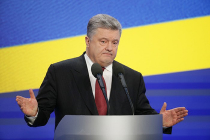 Порошенко вспомнил жертв Волынской резни и предложил Польше дружить