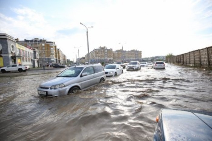 Волгоград ушел под воду: дождь затопил улицы города