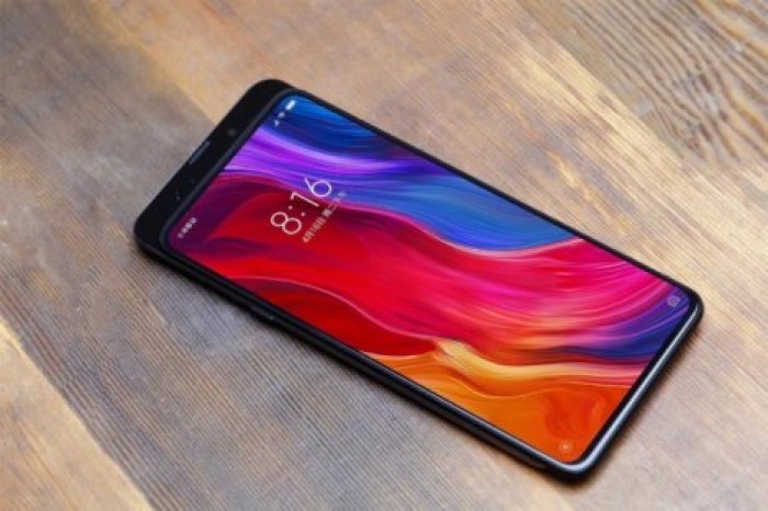 Директор Xiaomi показал по-настоящему "безрамочный" смартфон Mi MIX 3