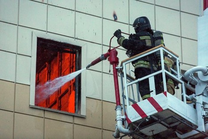 Эксперты установили, с чего начался пожар в "Зимней вишне"