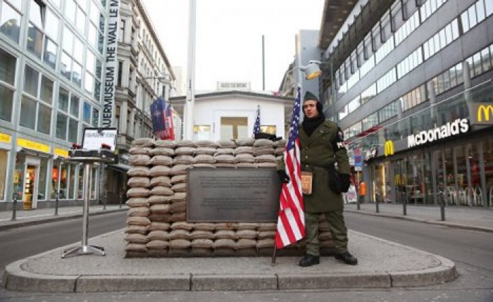 На месте Checkpoint Charlie построят отель