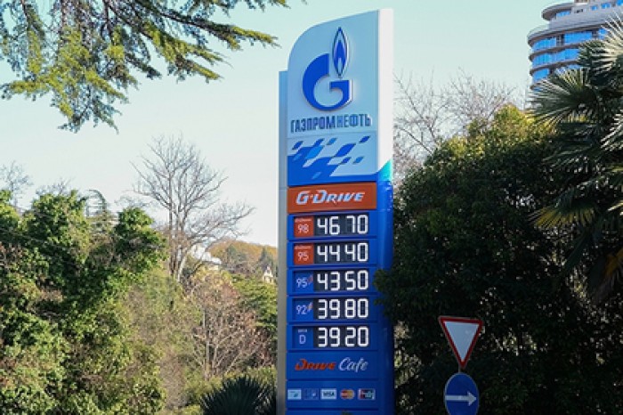 Названа самая популярная сеть автозаправок