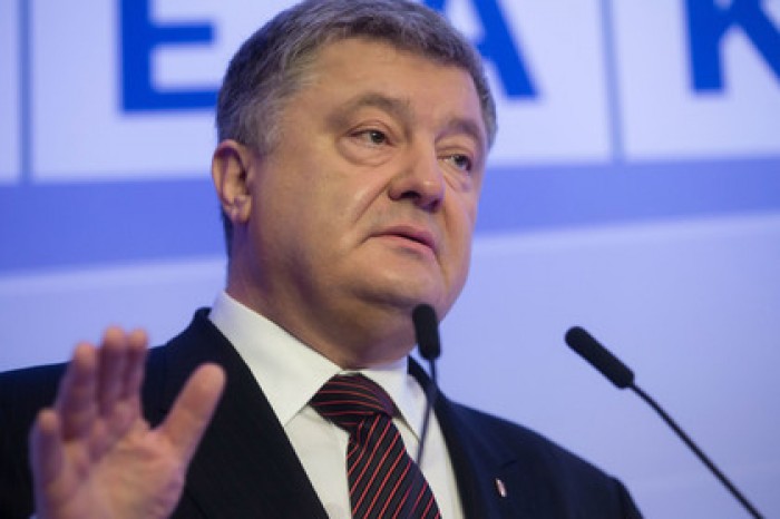 Порошенко нагрубил журналисту и попал на видео