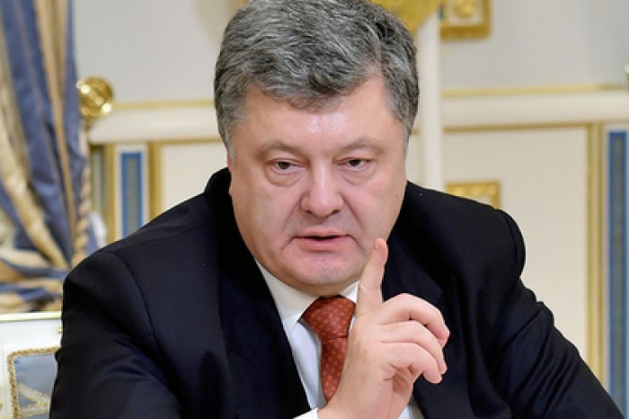 Порошенко потребовал от России денег