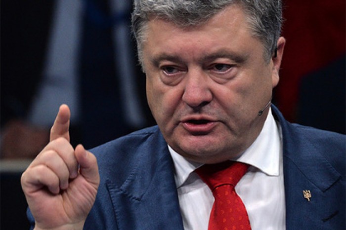 Порошенко позвонил журналистке и посетовал на отсутствие отпуска в Испании