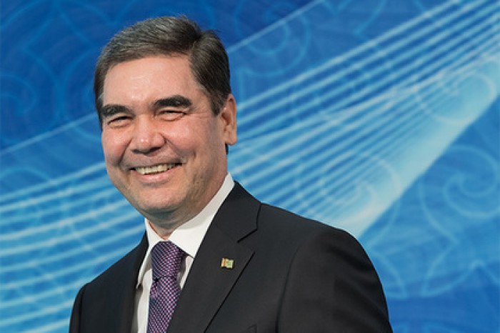 Президент Туркмении расстрелял мишени, расписался на них и сдал в музей