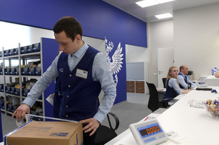 Россиянам разрешат получать посылки без паспорта