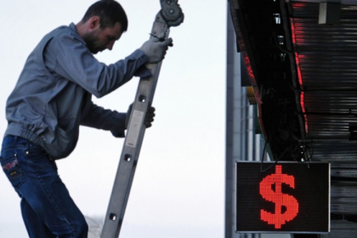 Рубль снова обвалился