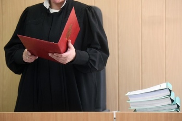 Судья угрозами выбил взятку у полицейских и борцов с наркотиками