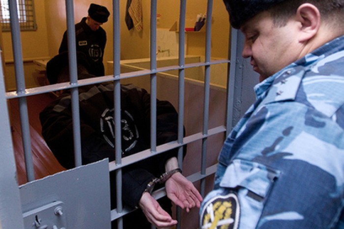Тюремщики получили срок из-за сошедшего с ума заключенного