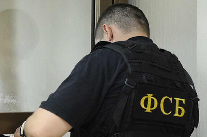 Убитый дочками отец запасся визитками ФСБ