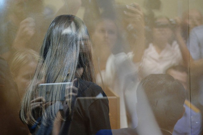 Убившие отца-тирана сестры продолжат школьное обучение в СИЗО и сдадут ЕГЭ