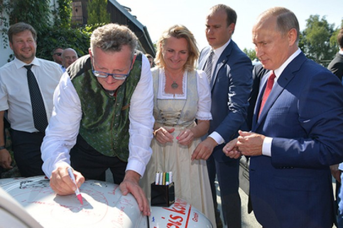 Украинский политик уволился из-за визита Путина на свадьбу в Австрии