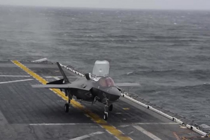 Вертикальная посадка F-35B попала на видео