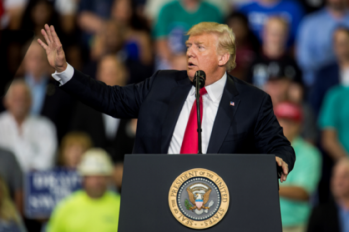 В США назвали сроки введения новых пошлин на китайские товары