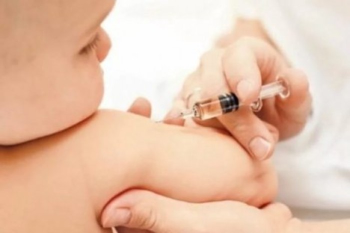 В столичных поликлиниках выстроились очереди на прививку от кори