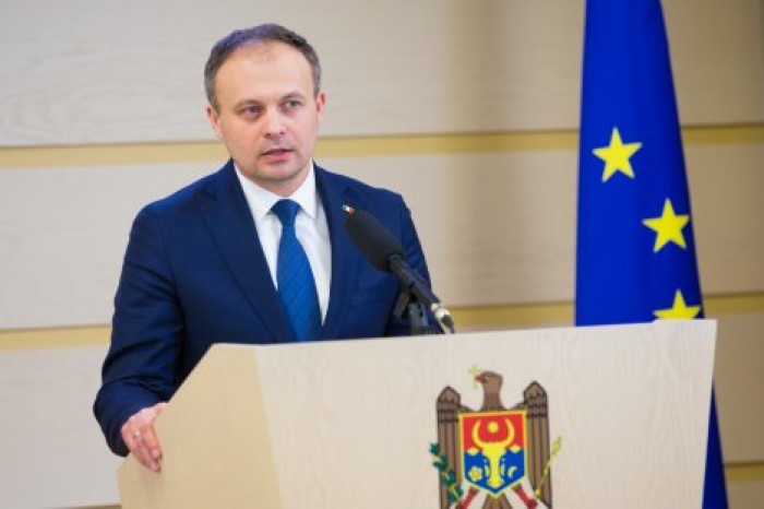 Андриан Канду потребовал провести парламентские слушания по делу о выдворении семи иностранных граждан