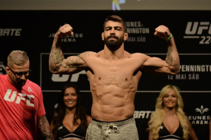 Боец UFC пообещал не трогать матерей соперников