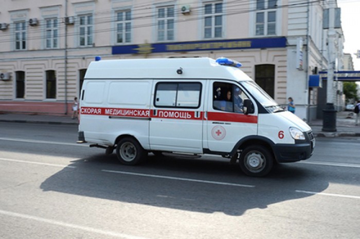 Мать с ребенком сорвались вниз при попытке спуститься из окна по простыням