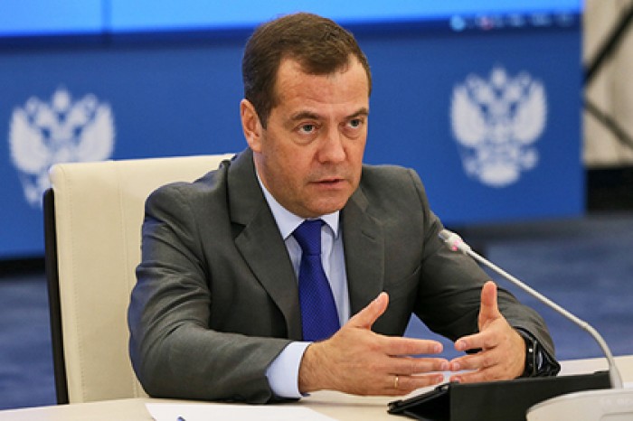 Медведев отказался надувать щеки