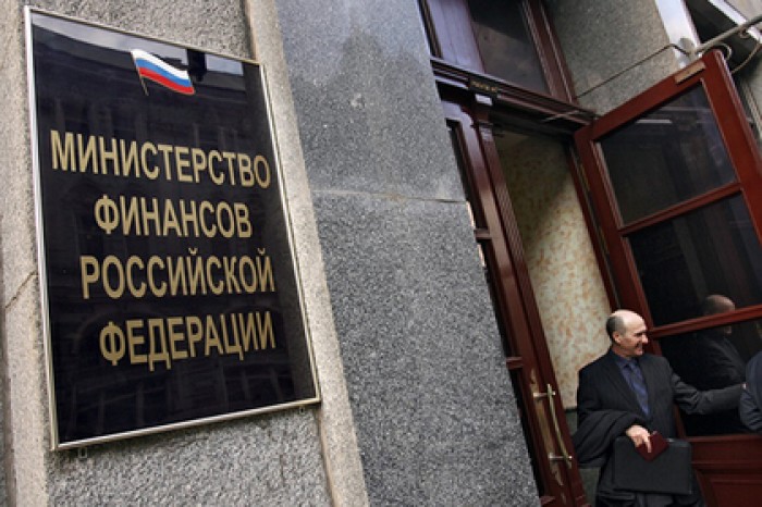 Минфин решил надавить на рубль